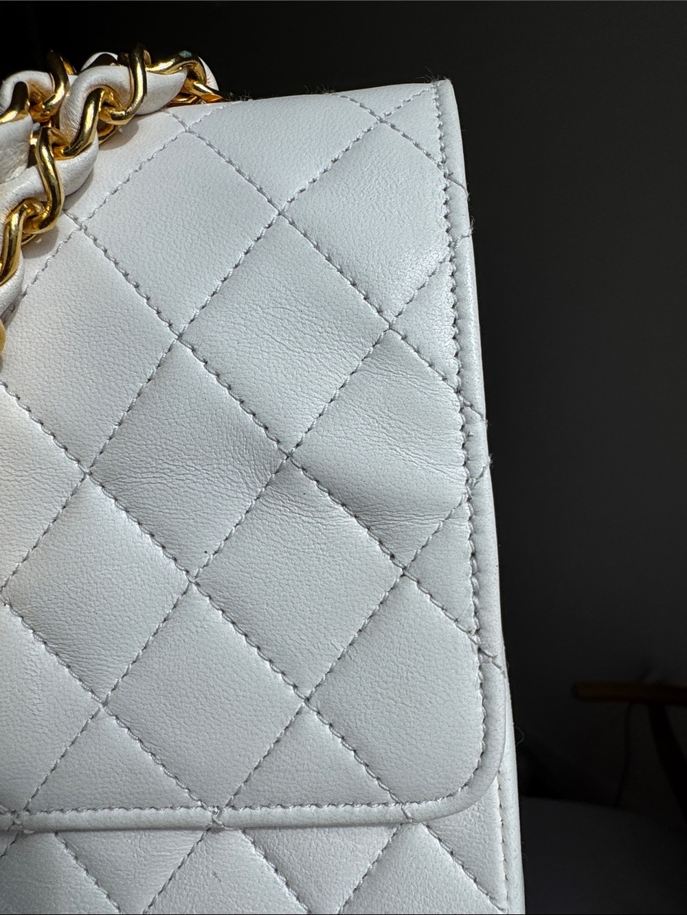 Chanel Vintage Classic Flap Bag | White Lambskin | 24K Gold Hardware, AUTHENTIC - Picture 4 of 17
